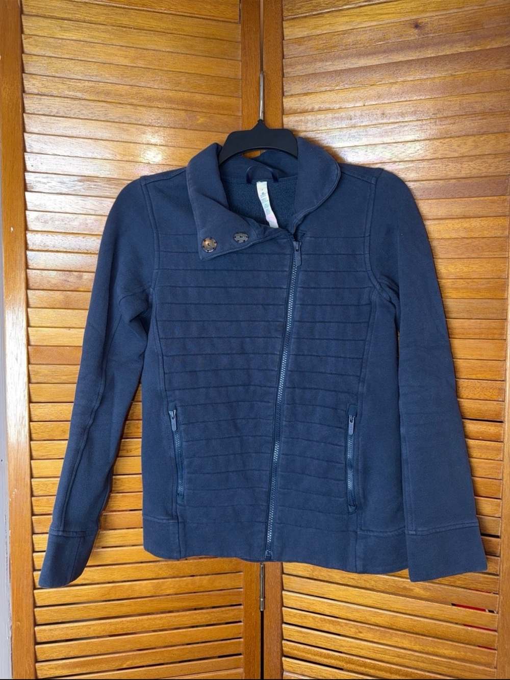 Lululemon Womens To Be True Quilted Asymmetrical Zip Jacket. Size 2